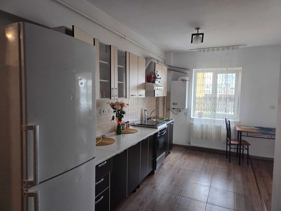 Inchiriez apartament