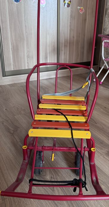 Продам коляску и санки