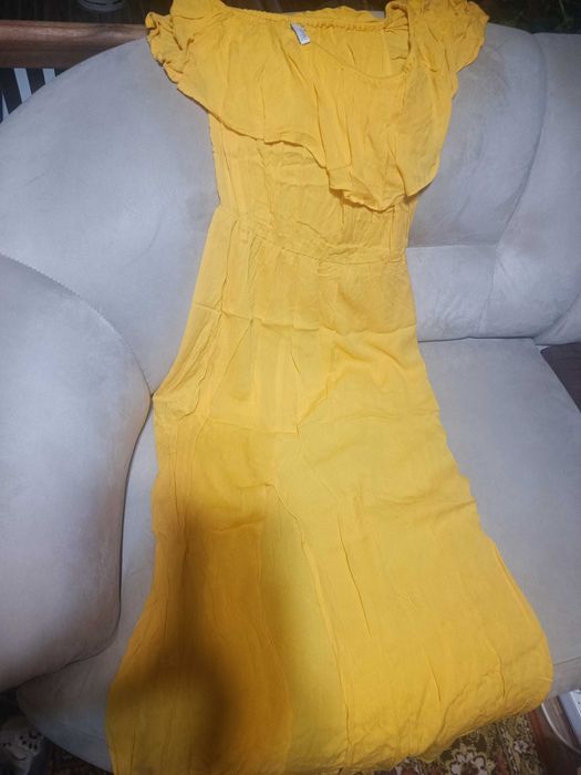 Дълга жълта рокля с цепка