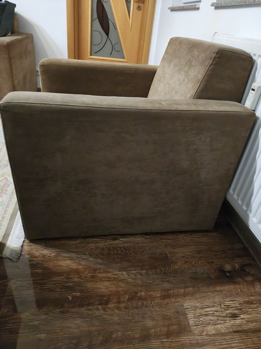 Fotoliu  maro  confortabil