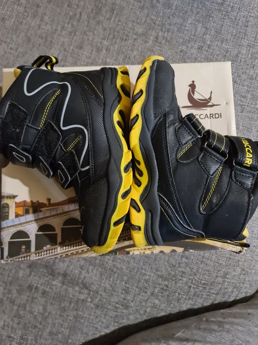 Продам зимнюю обувь для мальчика