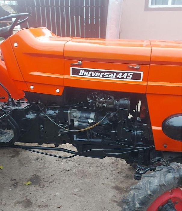 Tractor universal 445