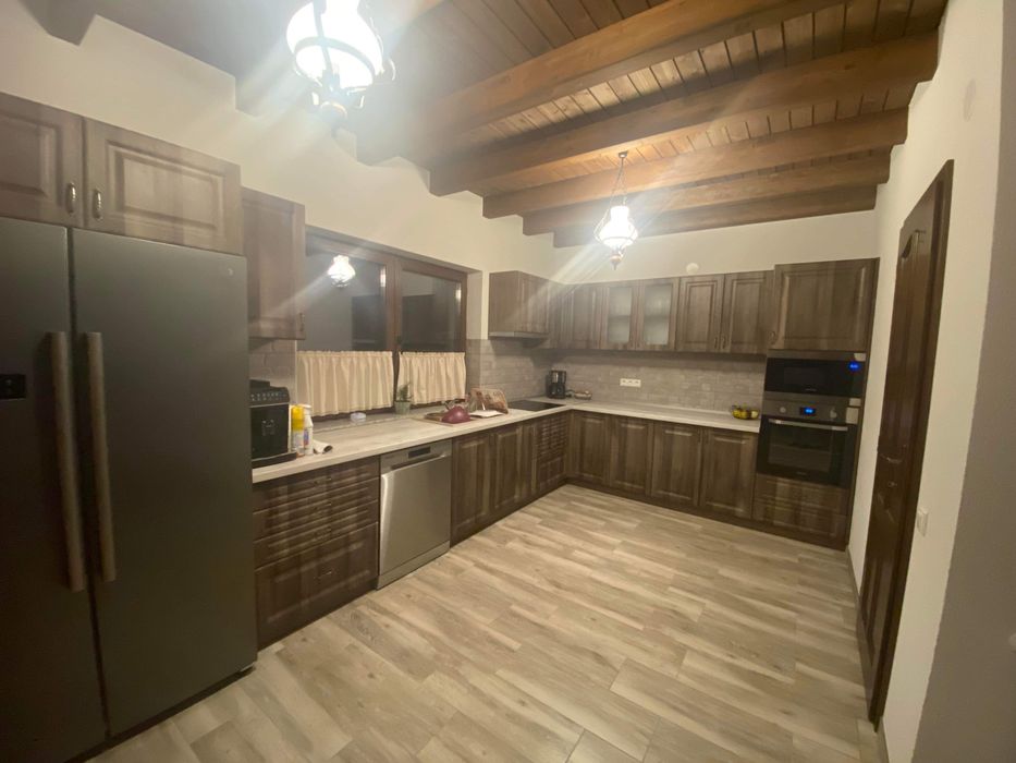 Inchiriez casa la cheie,