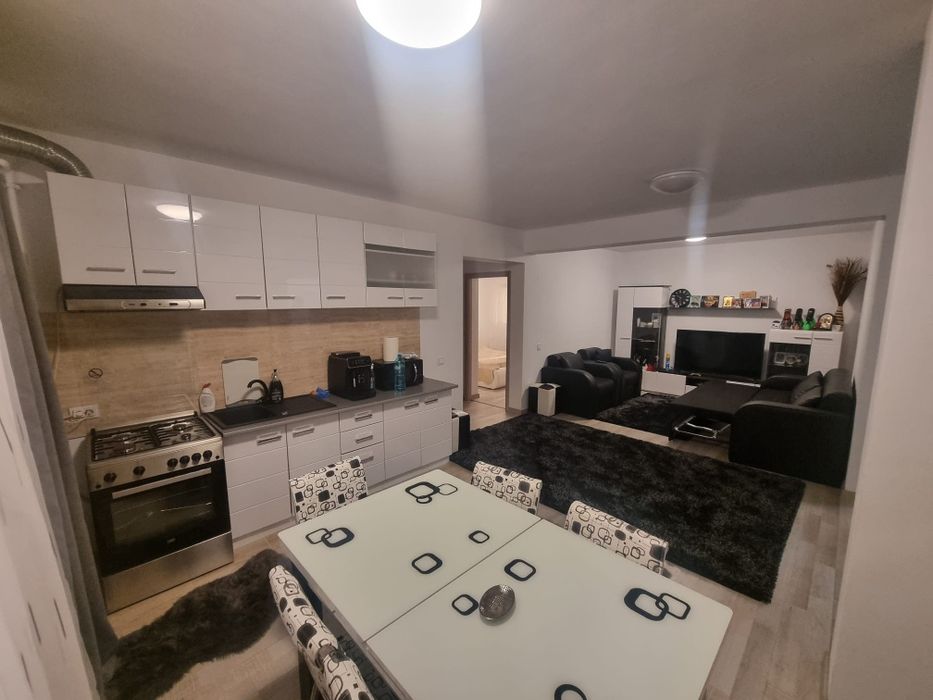 Apartament 3 camere 1 mai