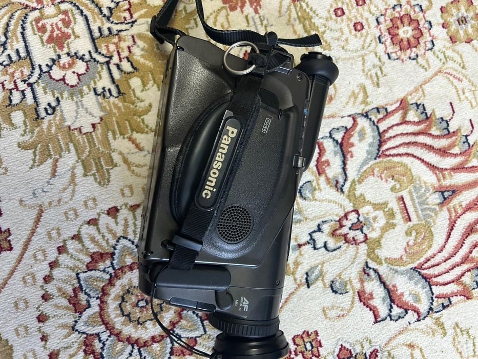 Продам видео камеру Panasonic