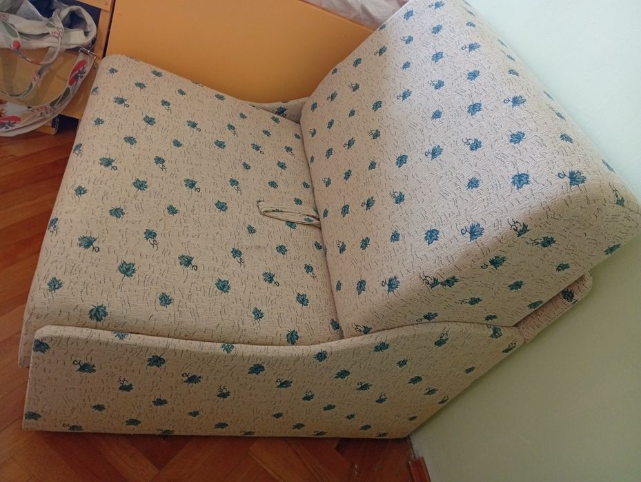 Разтегателен диван