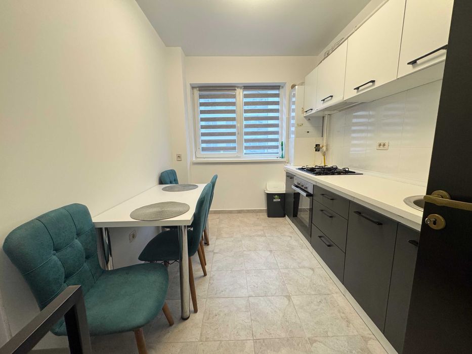 Inchiriez apartament 2 camere decomandat