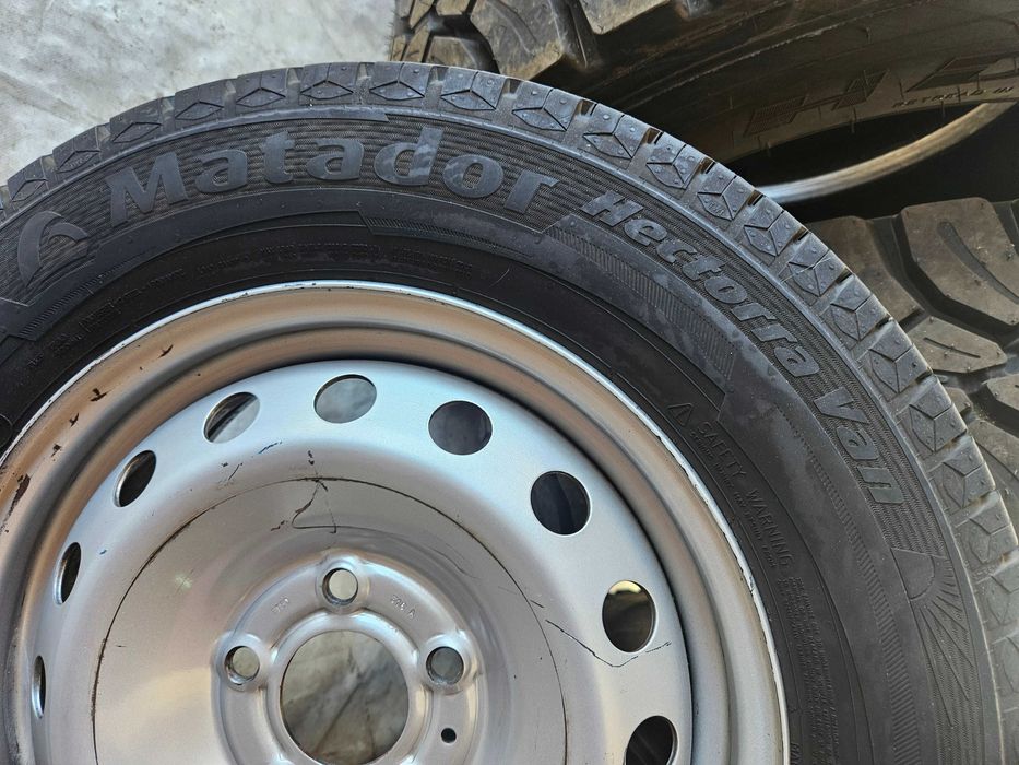 2 бусови джанти 16 цола с 5 отвора с летни гуми 215/65R16C Matador Van