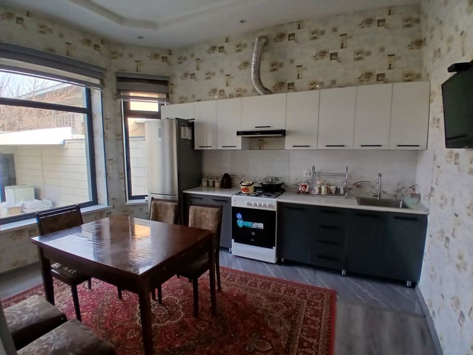 Hovli uy joy Sotiladi. Yangi toshmiy poʻstidan 5 km 5 xona uy