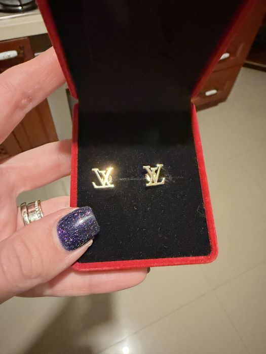 Cercei Louis Vuitton aur inscriptionat