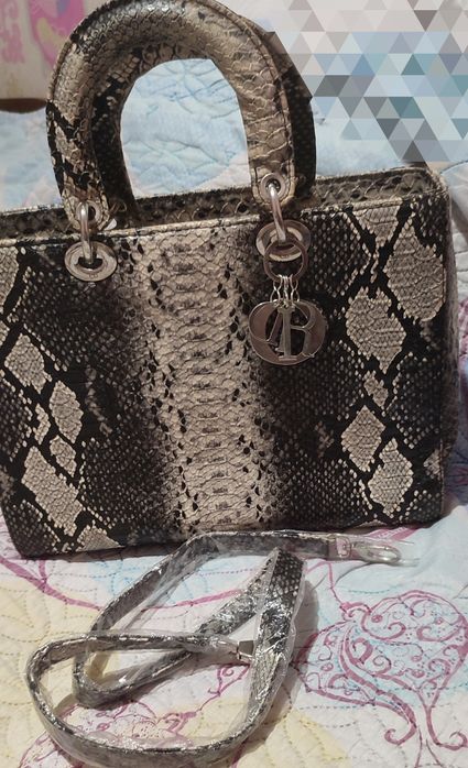 Продам новые клатчи,сумкиПочти даром!