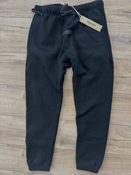 Pantaloni essentials