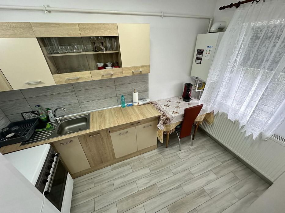 Vănd schimb garsonieră !!