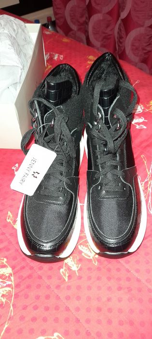 Боти чисто  нови