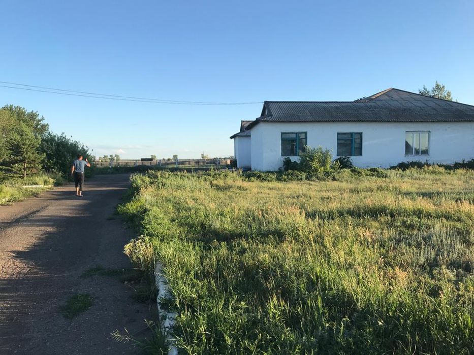 Продаётся здания с 50 соток земли