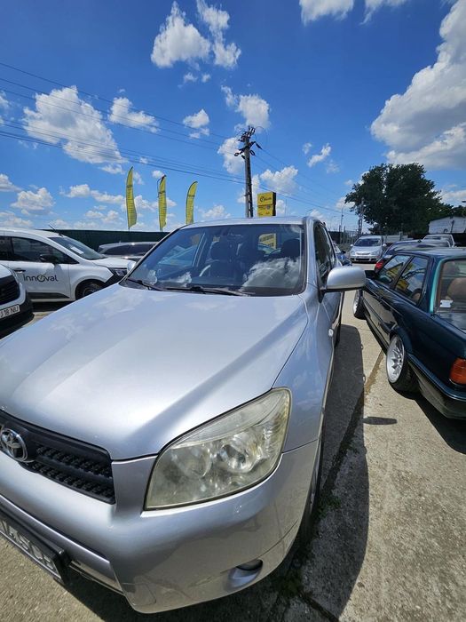 Toyota RAV4 Toyota RAV4 2008 – SUV fiabil și bine întreținut
