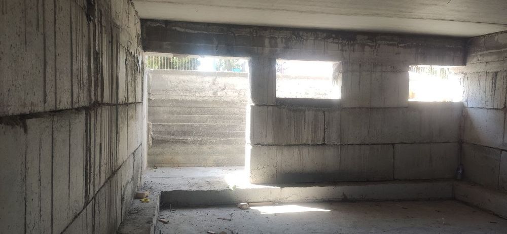 Недостроенный здание