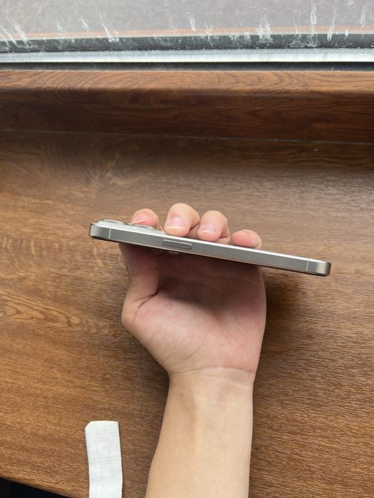 Iphone 15 pro natural titan
