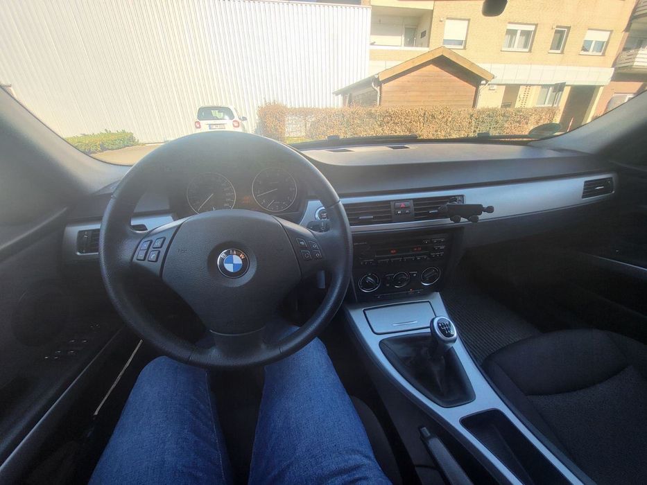 Vând mașină BMW.