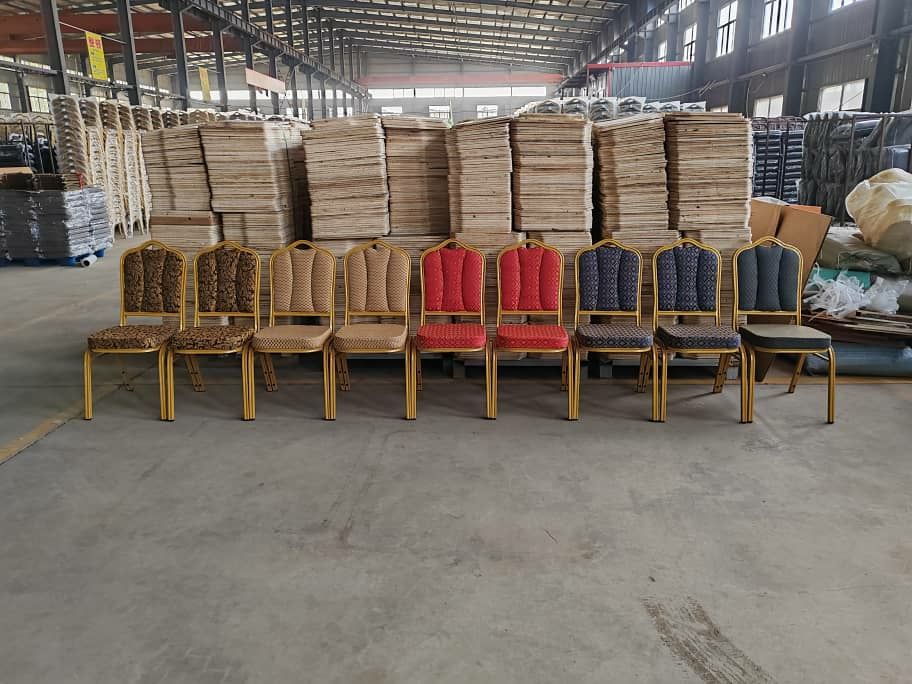 Scaune Biserica HILTON