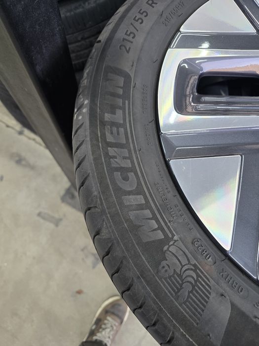 4 Броя 215/55/17 Michelin 2x6,5mm 2x5,4mm