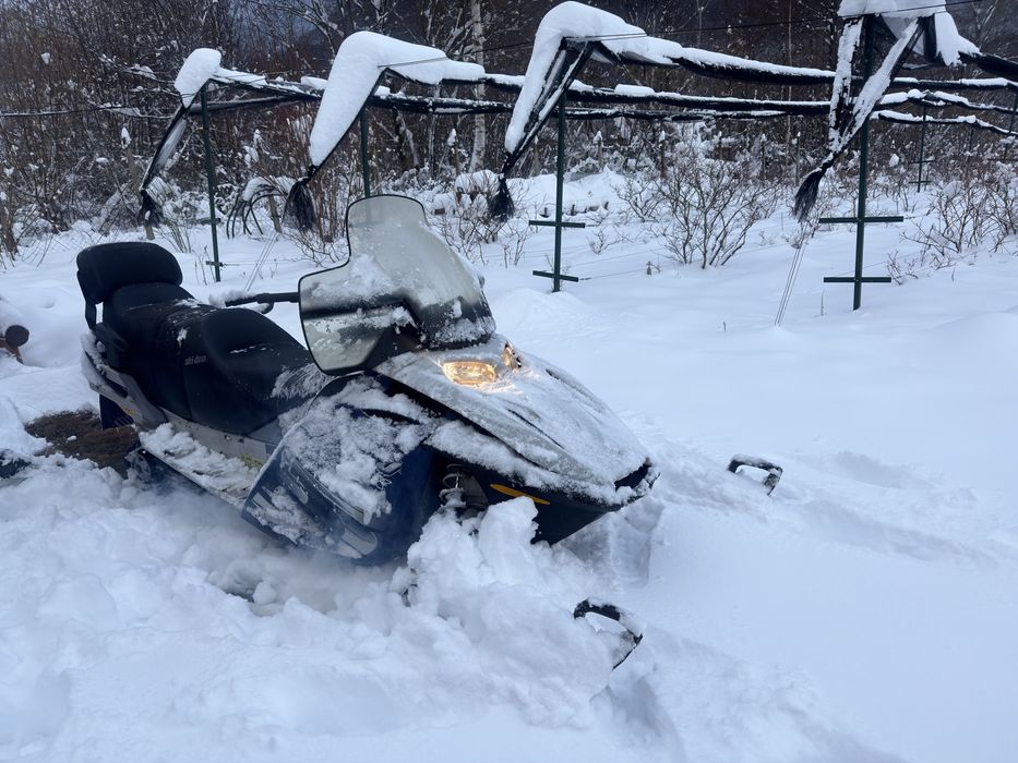 Ski-doo gtx 550 snowmobil