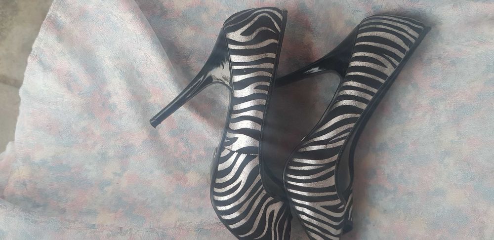 pantofi negru-argintiu model tigrat