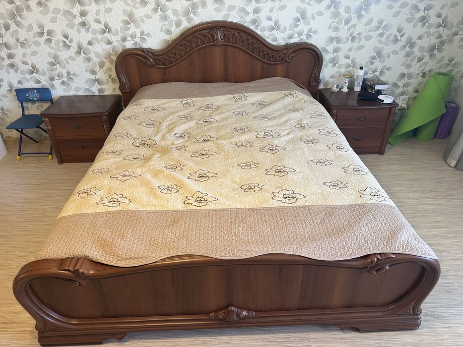 Продам спальный гарнитур