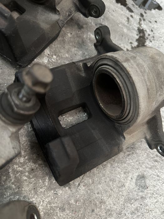 Передние суппорта на lexus rx330, rx350