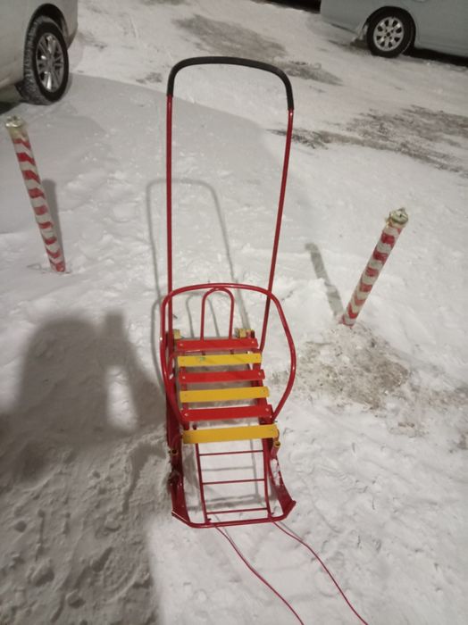 Красные детские санки