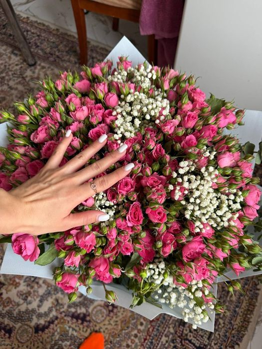 Букет из кустовых роз 101шт