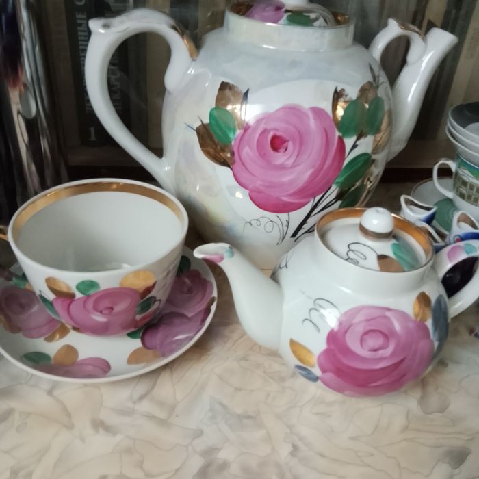 Продам фарфоровую посуду