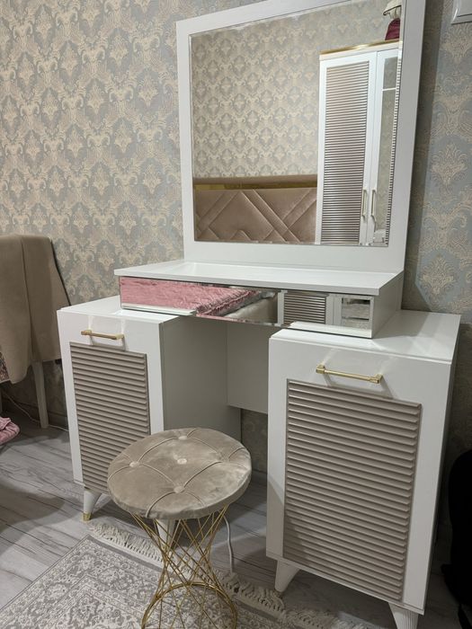 Продам спальный гарнитур