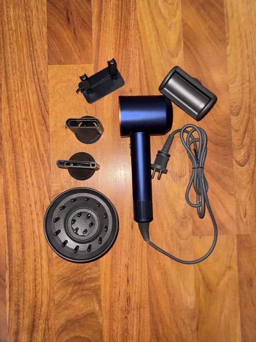 Uscator de par Dyson supersonic