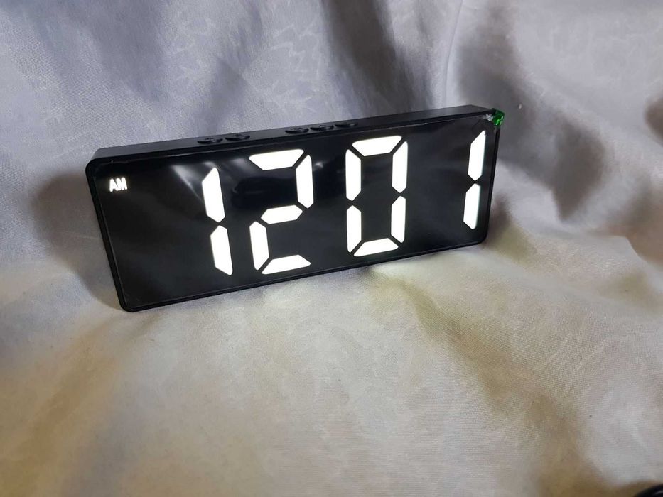 часовник LED настолен будилник аларма големи числа, дигитален, десктоп