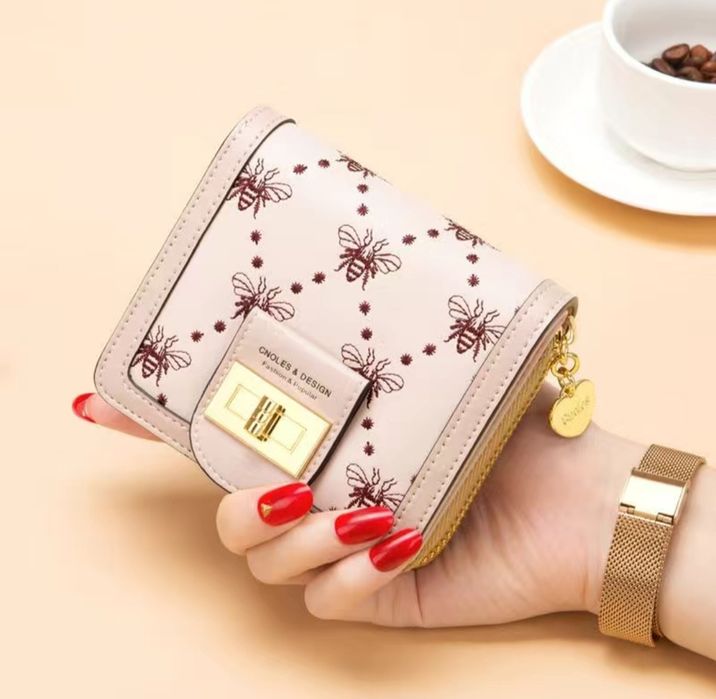 В наличии кошелёк