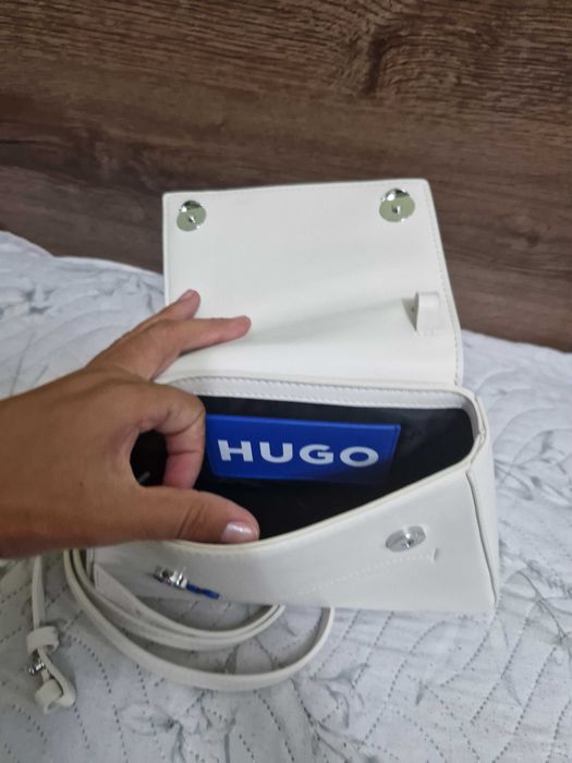 Бяла Чанта Hugo с дълга дръжка