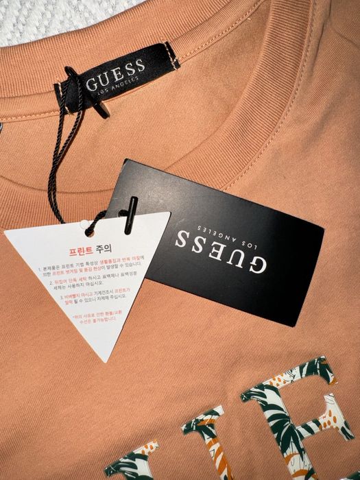 Футболка новая Guess