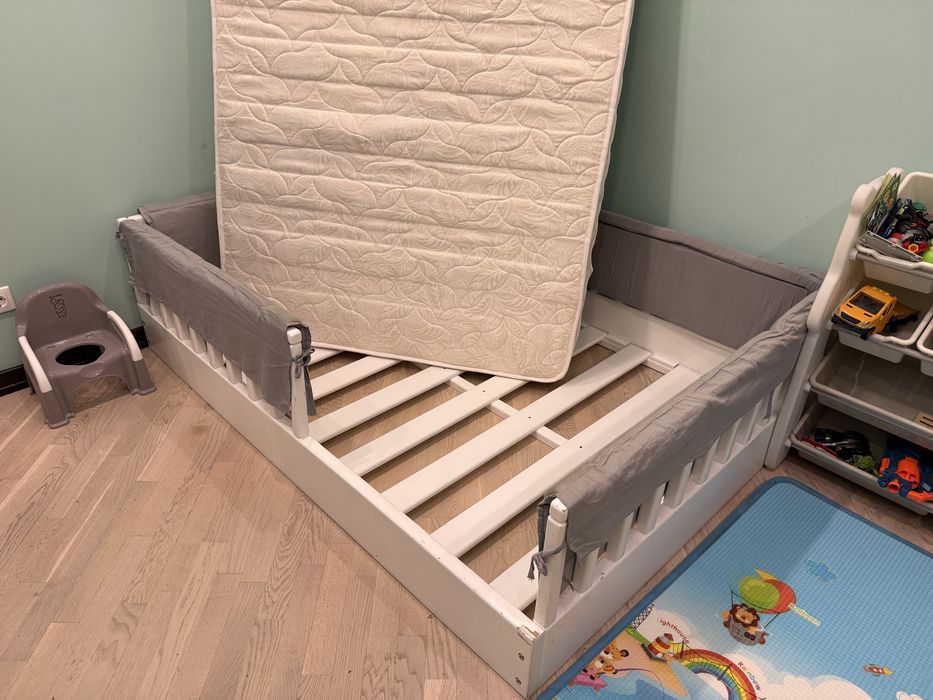 Кроаать детская напольная с бортиками + матрас