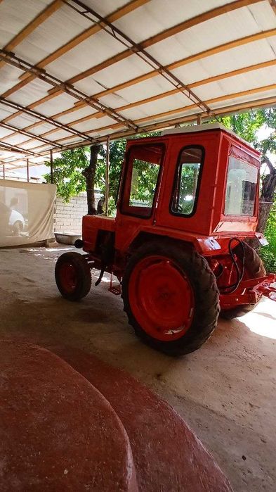Traktor T25. Qizil rangli, ideal holatda