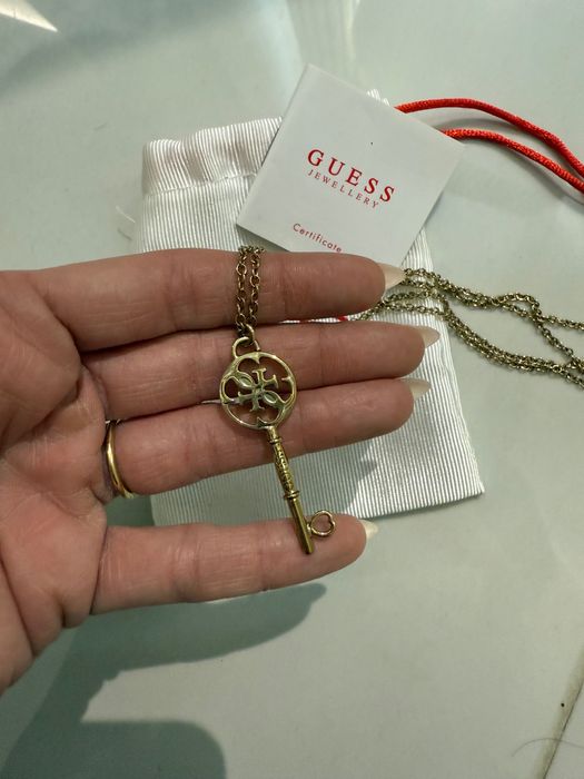 Guess gold ново герданче ключ, подходящ за подарък