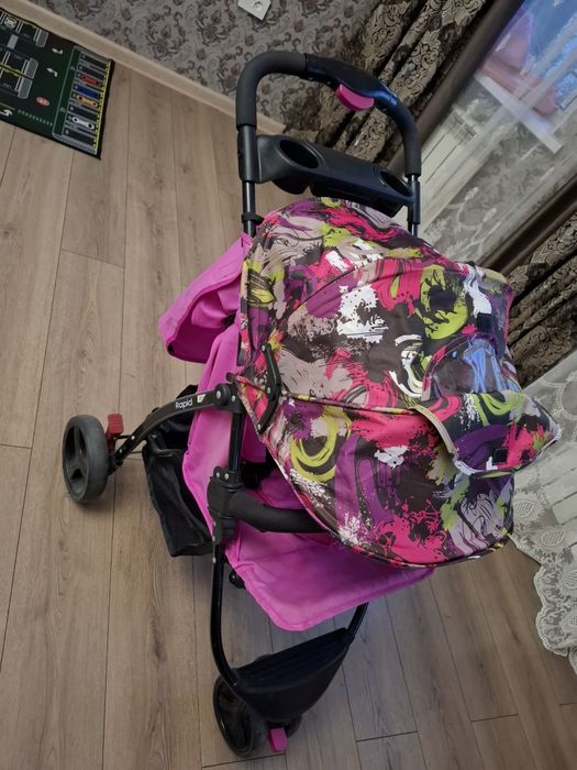 Детская прогулочная коляска