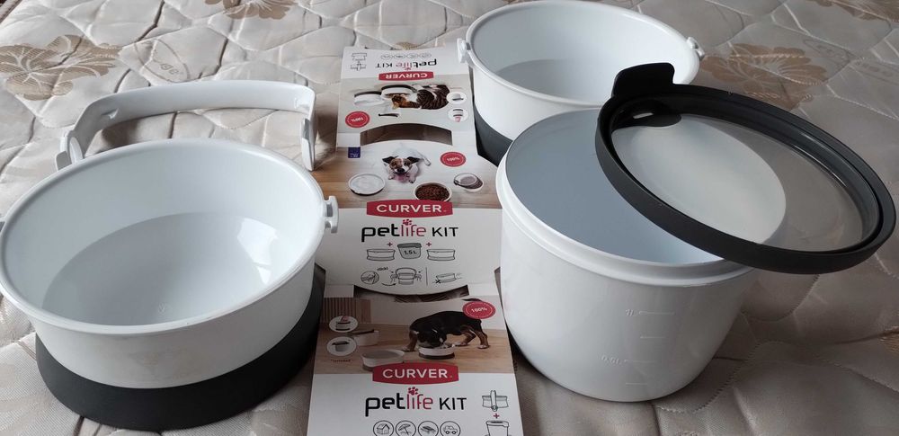 Set voiaj animale (boluri hrană /husă protecție auto)