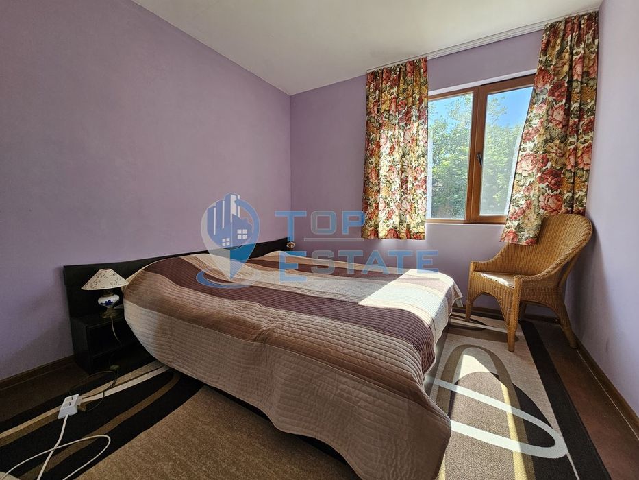 Имение с над 5 декара двор и две къщи в с. Паскалевец, област В. Търн