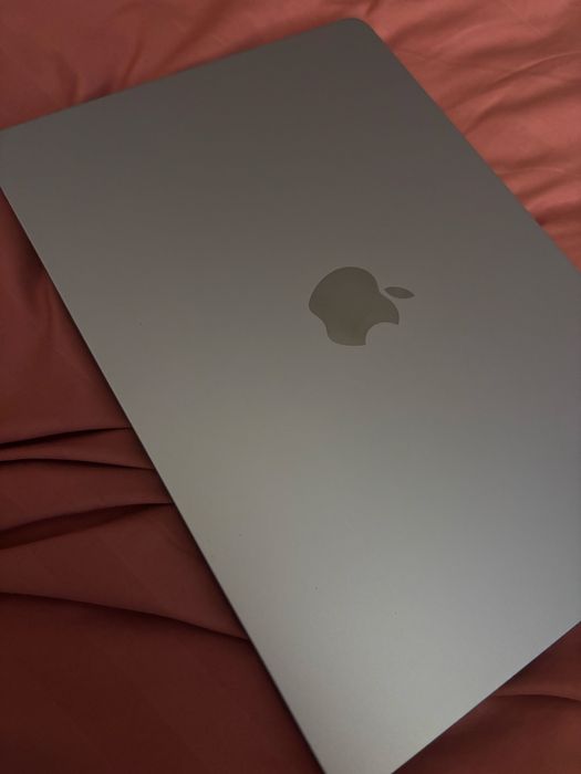 Macbook  Air Cip M4 2025 de 13 inchi