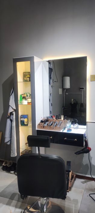 Komplekt sartaroshlar uchun lukis sidina