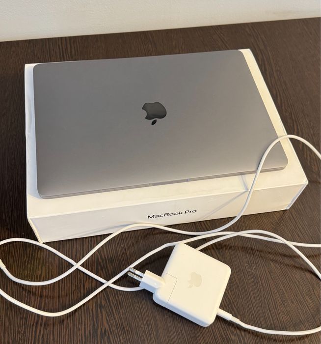 Macbook 13, 16 gb ssd 1TB в отличном состояний!