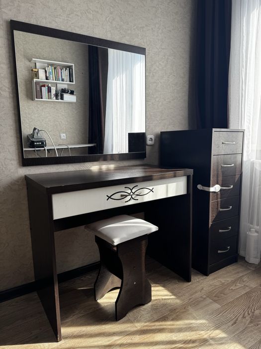 Туалетный столик и тумба