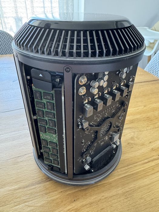 Mac Pro Late 2013 24gb ram 256ssd