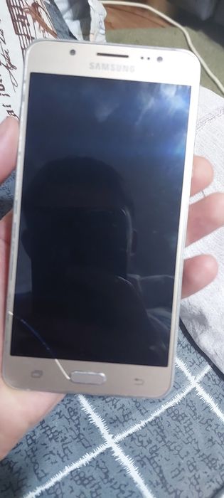 Телефон Самсунг J5